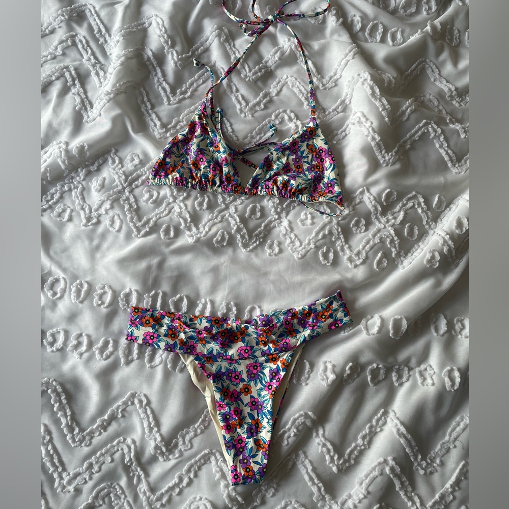 Frankie’s Bikinis set